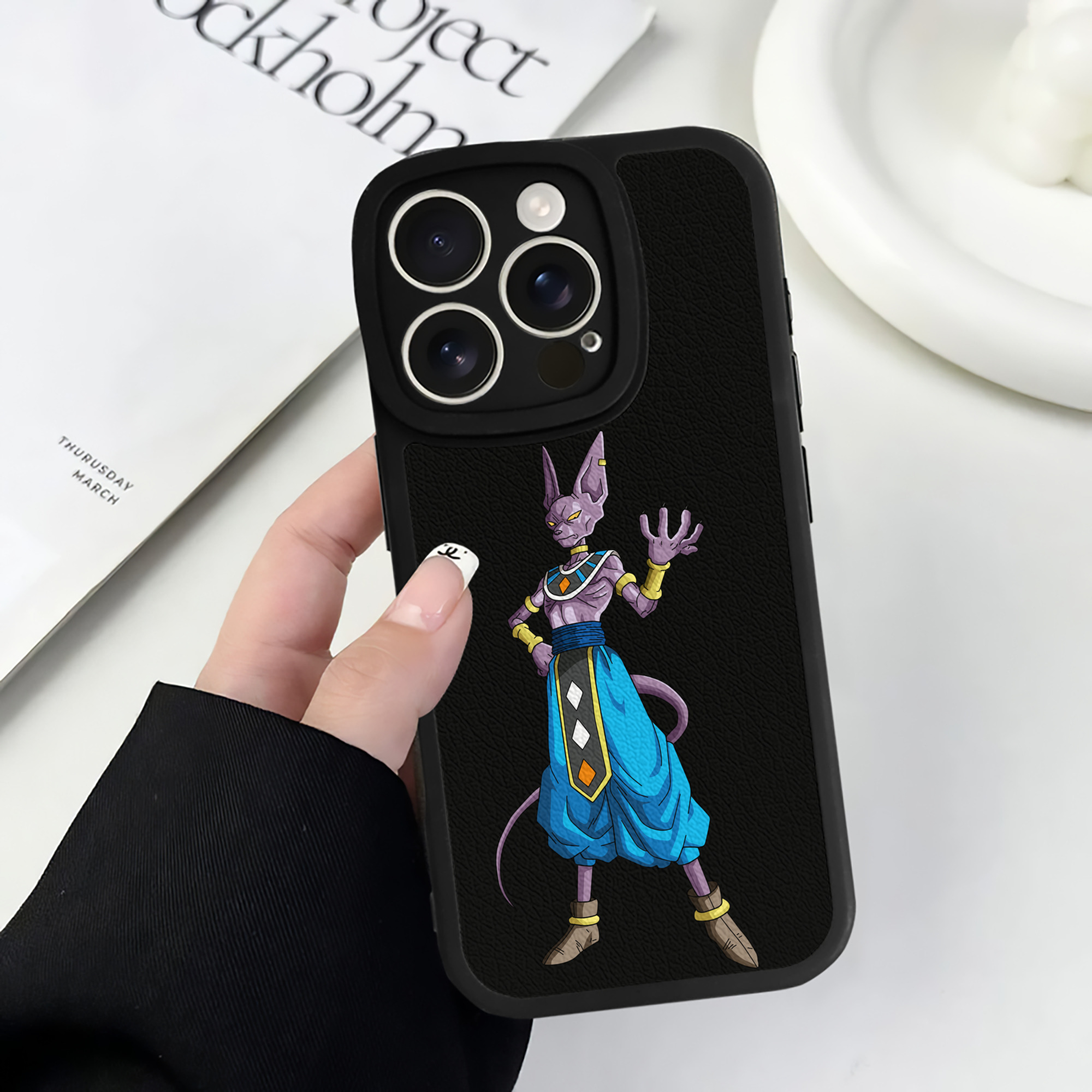 （画像用） ドラゴンボール ビルス 破壊神ビルス DRAGON BALL Beerus Birusu 【iPhone 16シリーズ対応】シリコンスマホケース（レザー調） 材質：シリコン